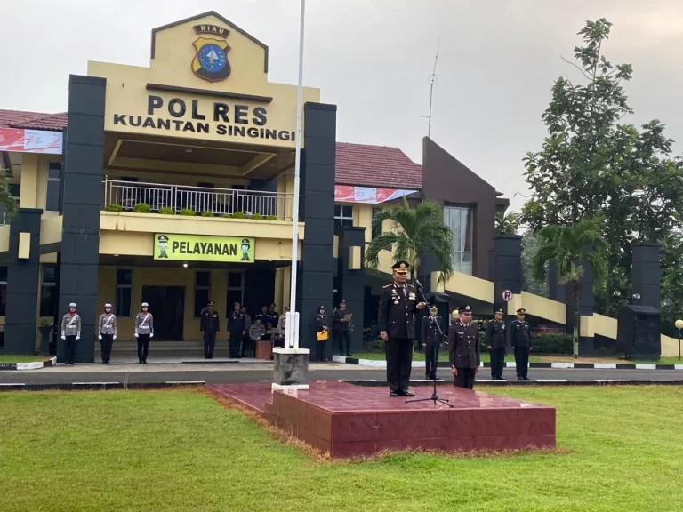 Upacara Bendera Peringatan HUT Kemerdekaan Republik Indonesia Ke 78 Tahun 2023 Di Polres Kuansing